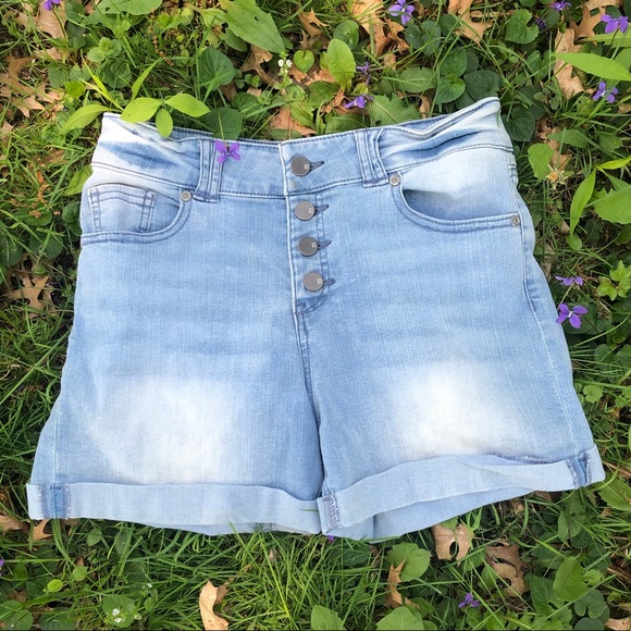 New York & Company Pants - 🌼{ ny&c }new york & company high waisted shorts